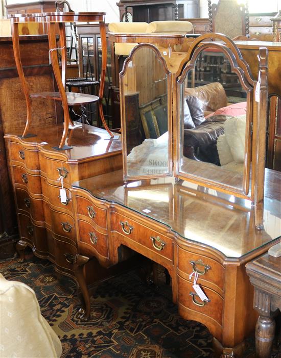 18th century style walnut serpentine dressing table, triple toilet mirror and matching chest of drawers